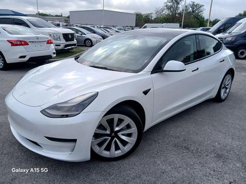 Pearl White Multi-Coat 2023 Tesla Model 3 Standard Range