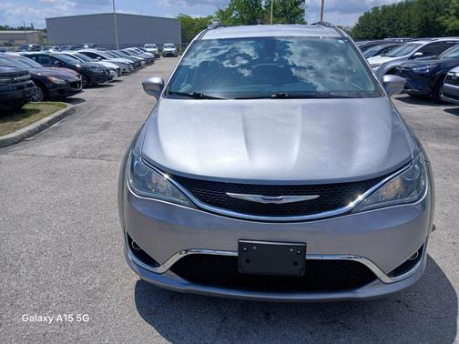 Billet Silver Metallic Clearcoat 2019 Chrysler Pacifica Touring L