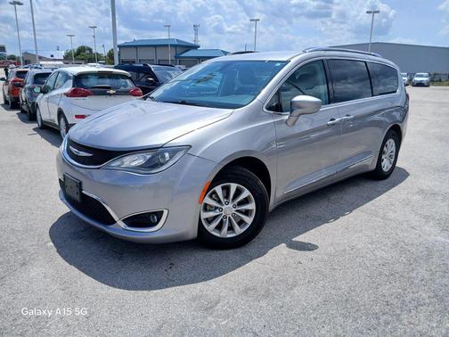 Billet Silver Metallic Clearcoat 2019 Chrysler Pacifica Touring L
