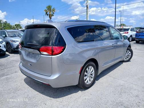 Billet Silver Metallic Clearcoat 2019 Chrysler Pacifica Touring L