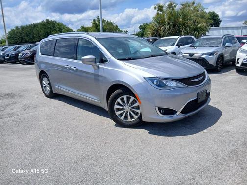 Billet Silver Metallic Clearcoat 2019 Chrysler Pacifica Touring L