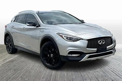 2017 INFINITI QX30 Premium
