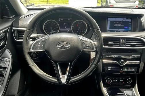 2017 INFINITI QX30 Premium