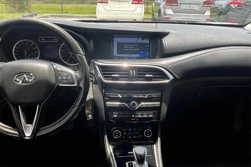 2017 INFINITI QX30 Premium