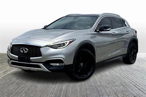 2017 INFINITI QX30 Premium