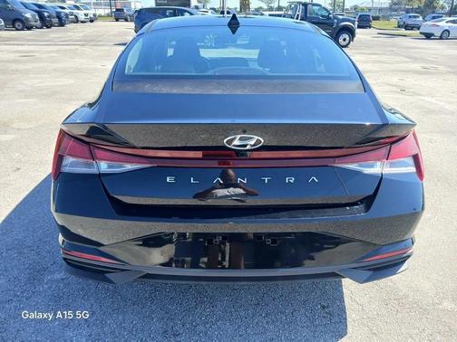 2022 Hyundai ELANTRA SEL