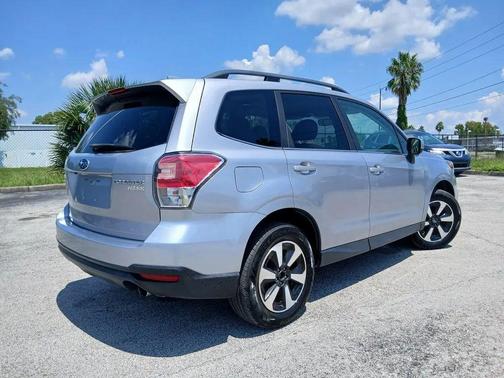 Ice Silver Metallic 2017 Subaru Forester 2.5i Limited