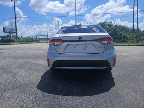 2022 Toyota Corolla Hybrid LE