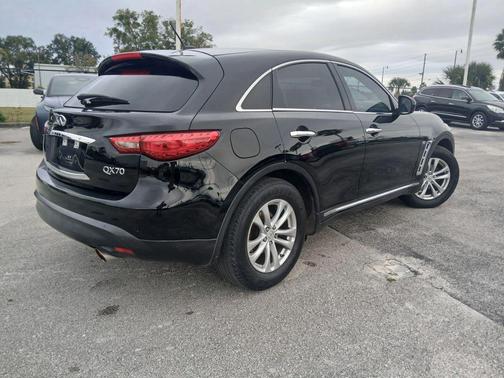 2016 INFINITI QX70 Base