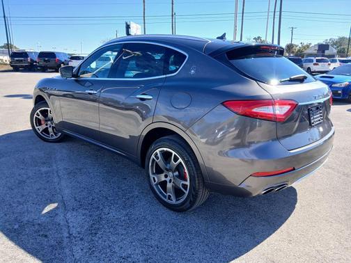2017 Maserati Levante Base