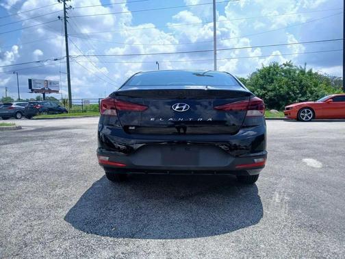 2020 Hyundai ELANTRA SE