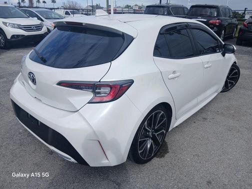 Blizzard Pearl 2019 Toyota Corolla XSE