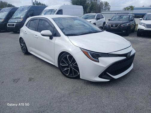Blizzard Pearl 2019 Toyota Corolla XSE