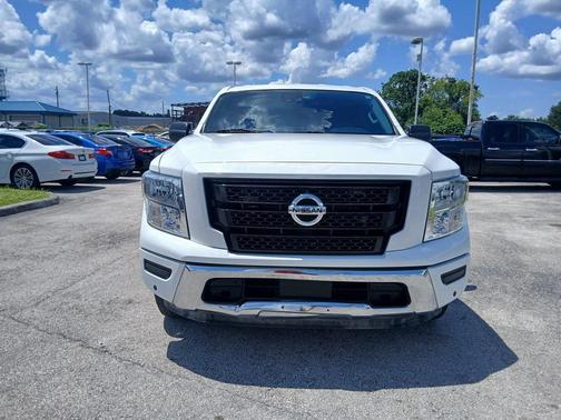 2022 Nissan Titan SV