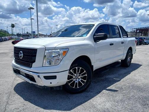 2022 Nissan Titan SV