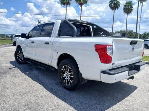 2022 Nissan Titan SV