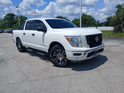 2022 Nissan Titan SV