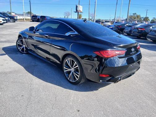 2017 INFINITI Q60 2.0T