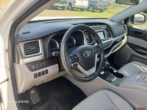 Blizzard Pearl 2018 Toyota Highlander LE