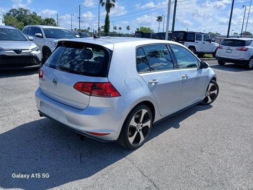 Reflex Silver Metallic 2017 Volkswagen Golf GTI 2.0T SE 4-Door