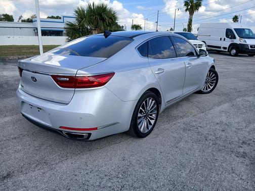 2017 Kia Cadenza Premium Sedan 4D