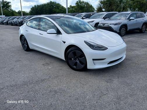 Pearl White Multi-Coat 2023 Tesla Model 3 Standard Range