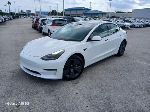 Pearl White Multi-Coat 2023 Tesla Model 3 Standard Range