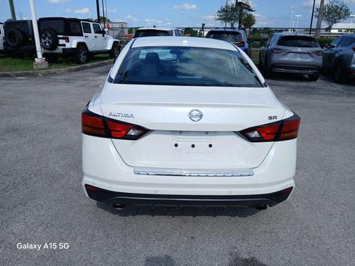 White 2021 Nissan Altima SR FWD