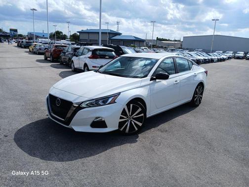 White 2021 Nissan Altima SR FWD