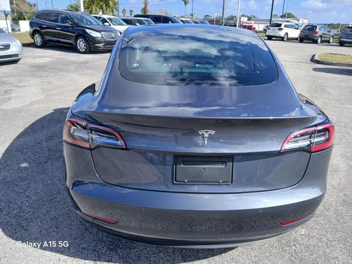 2022 Tesla Model 3 Standard Range
