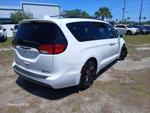 2019 Chrysler Pacifica Hybrid Limited