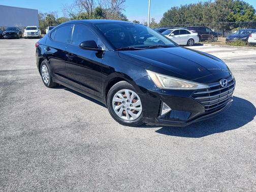 2020 Hyundai ELANTRA SE