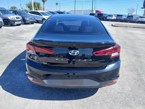 2020 Hyundai ELANTRA SE