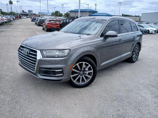 Graphite Gray Metallic 2017 Audi Q7 3.0T Premium
