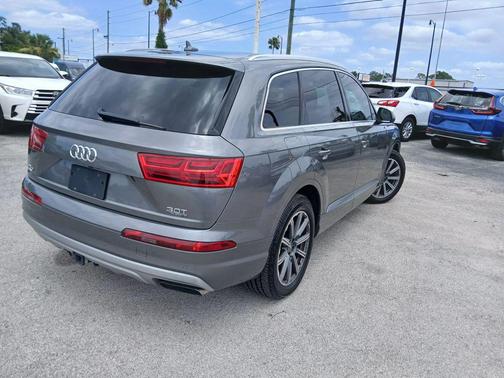 Graphite Gray Metallic 2017 Audi Q7 3.0T Premium