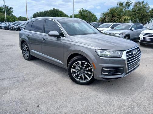 Graphite Gray Metallic 2017 Audi Q7 3.0T Premium