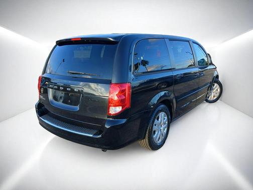 Brilliant Black Crystal Pearlcoat 2016 Dodge Grand Caravan AVP/SE