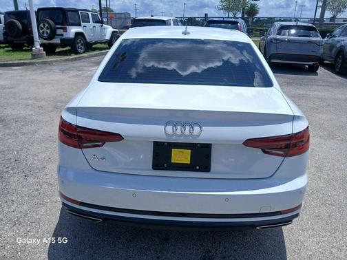 Glacier White Metallic 2019 Audi A4 40 Titanium Premium