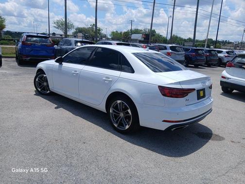 Glacier White Metallic 2019 Audi A4 40 Titanium Premium