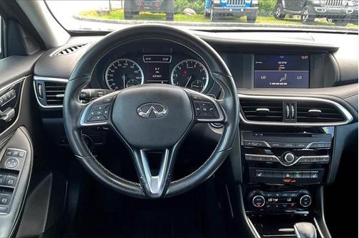 2018 INFINITI QX30 Luxury