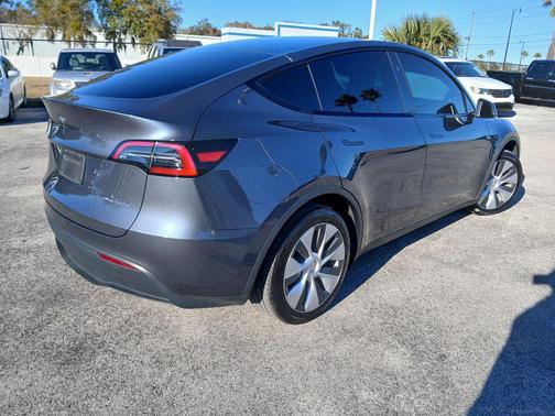 2024 Tesla Model Y Long Range Dual Motor All-Wheel Drive