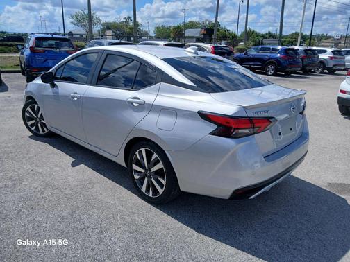Brilliant Silver Metallic 2020 Nissan Versa 1.6 S