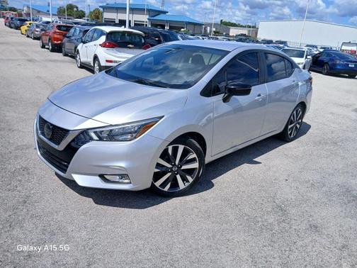 Brilliant Silver Metallic 2020 Nissan Versa 1.6 S