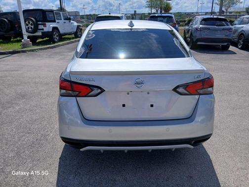 Brilliant Silver Metallic 2020 Nissan Versa 1.6 S