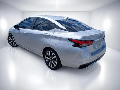 Brilliant Silver Metallic 2020 Nissan Versa 1.6 S