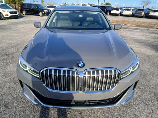2022 BMW 740 i