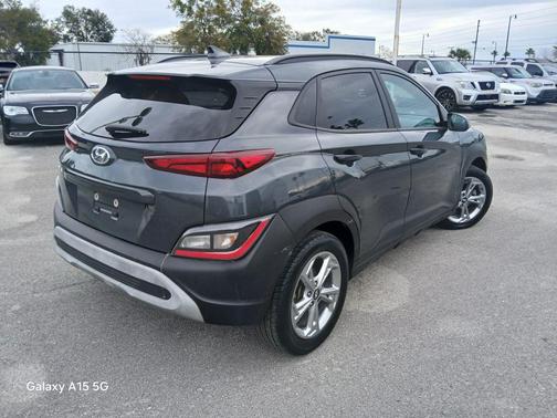 2022 Hyundai KONA SEL