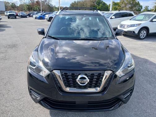 2020 Nissan Kicks SR