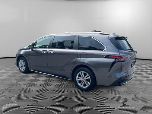 2022 Toyota Sienna Platinum 7 Passenger