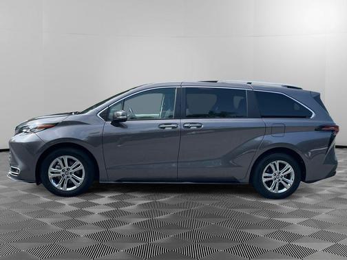 2022 Toyota Sienna Platinum 7 Passenger